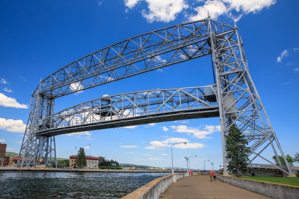 the best lodging near Duluth's Aerial Lift Bridge