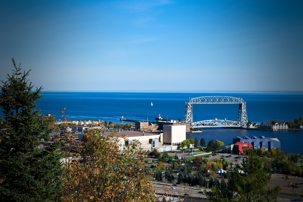 the best lodging near Duluth's Aerial Lift Bridge 